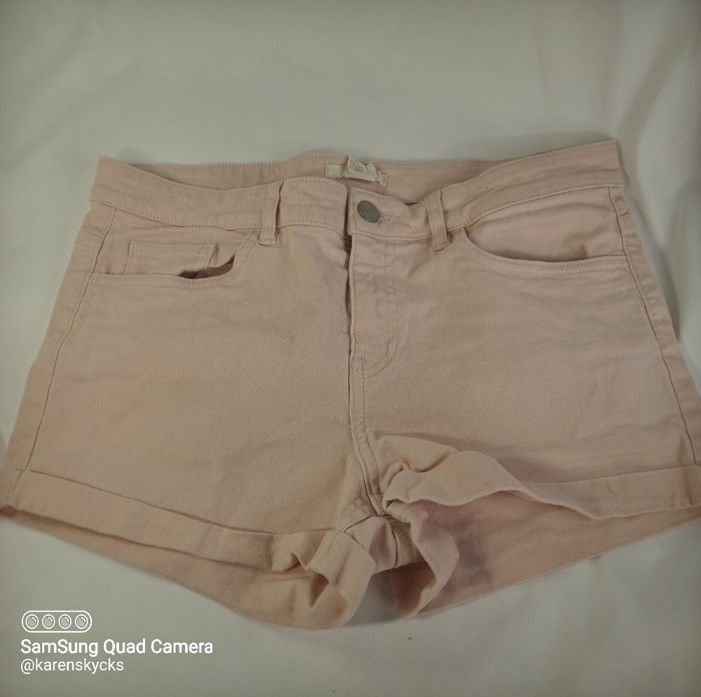 𝅺H & M Pink Denim Shorts